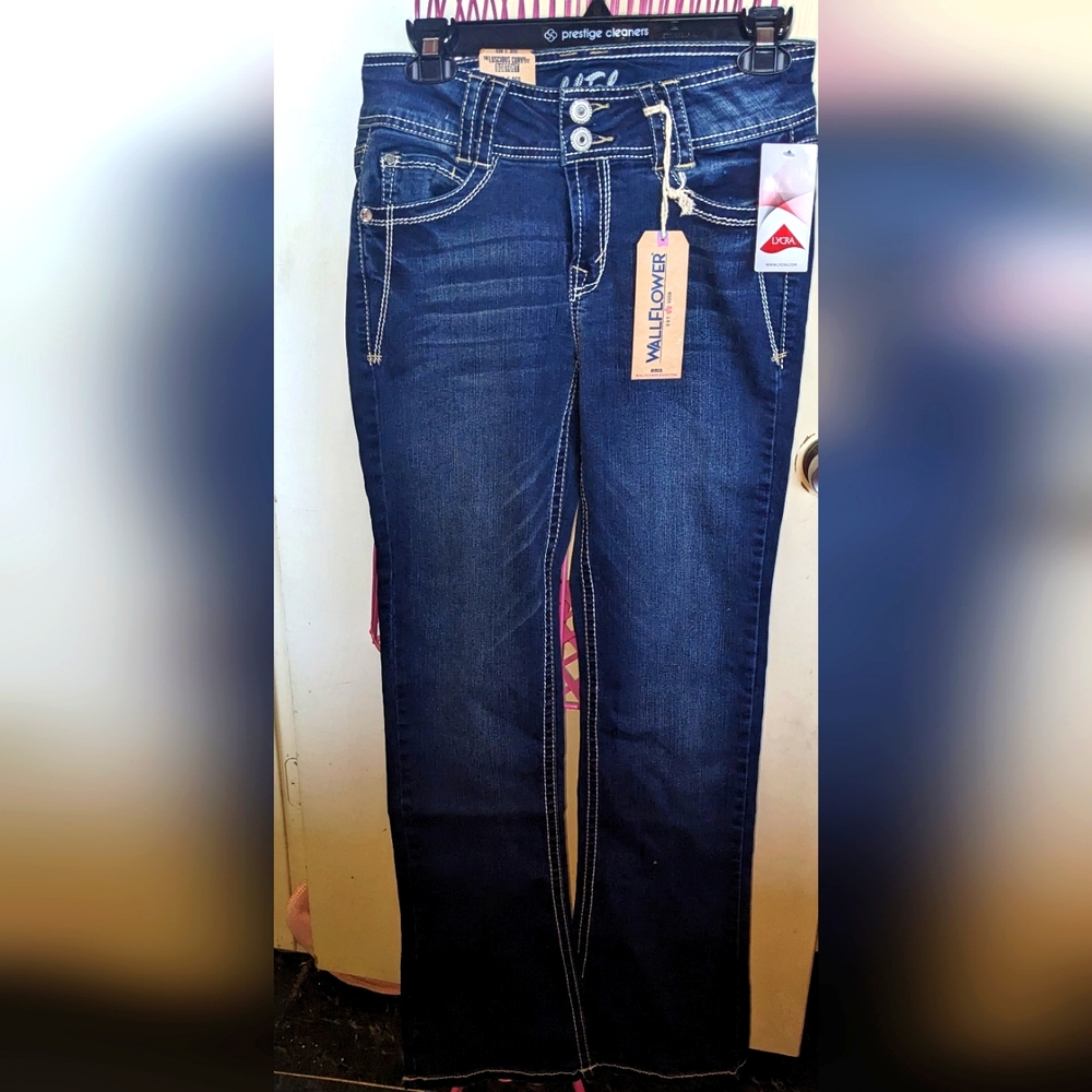New Wallflower Women's size 5 Bootcut jeans